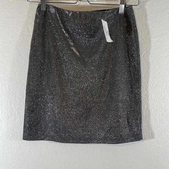 Windsor Gray Sparkly Silver Metallic Mini Skirt Size Medium NEW - Picture 1 of 7